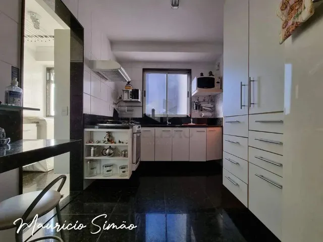 Imagem 9: Super Bem Localizado Esse Imóvel Vai Te Surpreender! São 4 Quartos com 2 Suítes e Uma