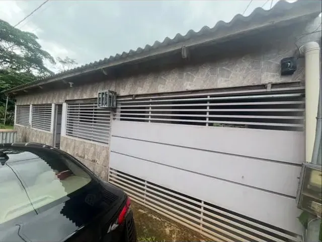 Imagem: A casa possui 2 Dormitórios, 3 Banheiros, 2 Vagas na