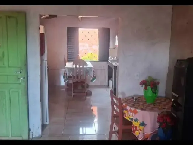 Imagem: A casa possui 2 Dormitórios, 2 Banheiros, 360m² de Área