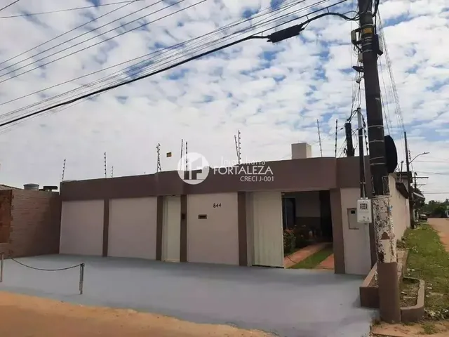 Imagem: A casa possui 3 Dormitórios, 1 Suíte, 2 Banheiros, 4
