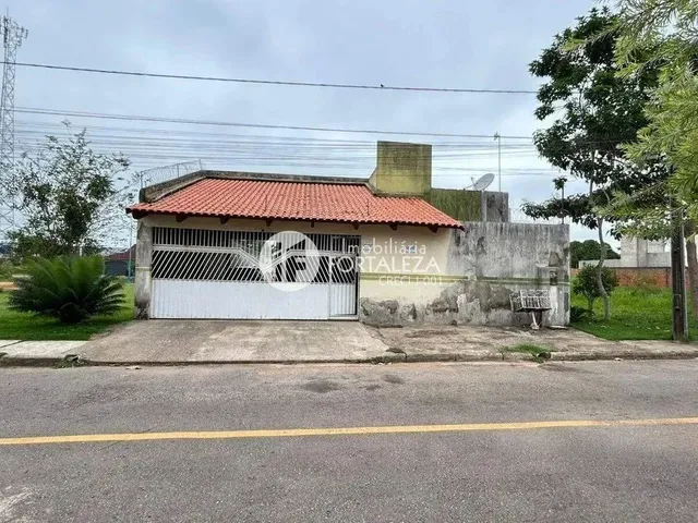 Imagem: A casa possui 2 Dormitórios, 1 Suíte, 2 Banheiros, 3