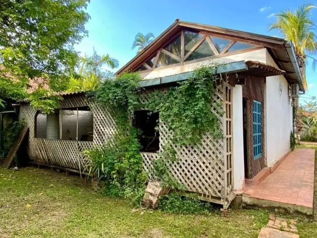 Imagem: A casa possui 2 Dormitórios, 1 Suíte, 2 Banheiros, 3