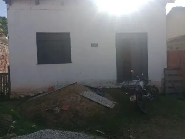 Imagem: A casa possui 1 Dormitório, 1 Banheiro e está localizado
