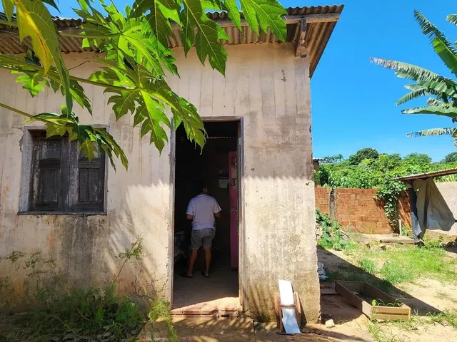 Imagem: A casa possui 1 Dormitório, 1 Banheiro, 250m² de Área e