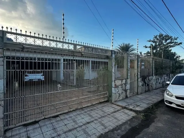 Imagem: A casa possui 5 Dormitórios, 3 Suítes, 5 Banheiros, 3