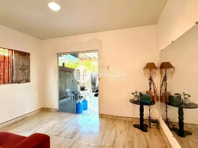 Imagem 2: Imperdível! Casa (2 Qtos, 1 Suíte) + Kitnet para Renda Extra no Jd. São Francisco!