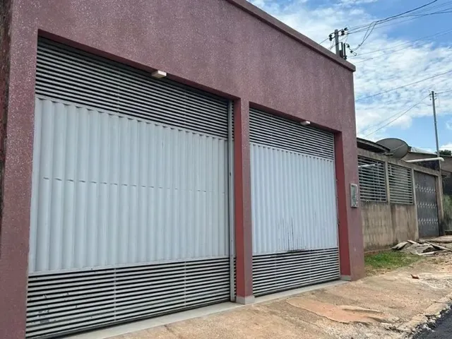 Imagem: A casa possui 2 Dormitórios, 1 Suíte, 3 Banheiros, 2