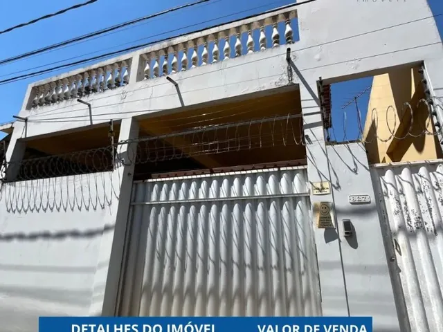 Imagem: A casa possui 4 Dormitórios, 1 Suíte, 3 Banheiros, 2