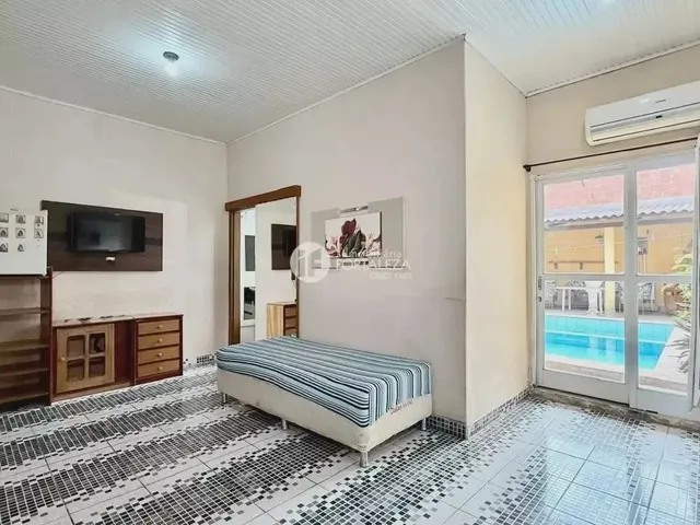 Imagem 10: Imóvel para Venda Possui 211 Metros Quadrados com 3 Quartos em Conjunto Tucumã - Rio