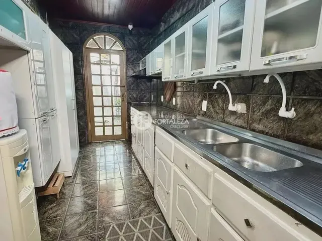 Imagem 13: Imóvel para Venda Possui 211 Metros Quadrados com 3 Quartos em Conjunto Tucumã - Rio