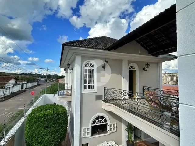 Imagem: A casa possui 3 Dormitórios, 1 Suíte, 3 Banheiros, 2