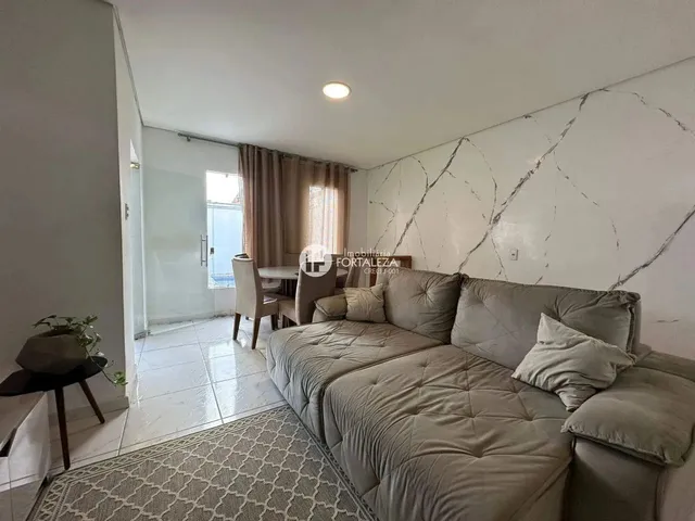 Imagem: A casa possui 2 Dormitórios, 1 Suíte, 1 Banheiro, 3 Vagas