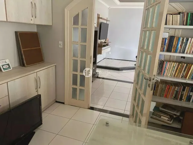 Imagem 3: Imóvel para Venda Possui 246 Metros Quadrados com 3 Quartos em Bosque - Rio Branco - Ac