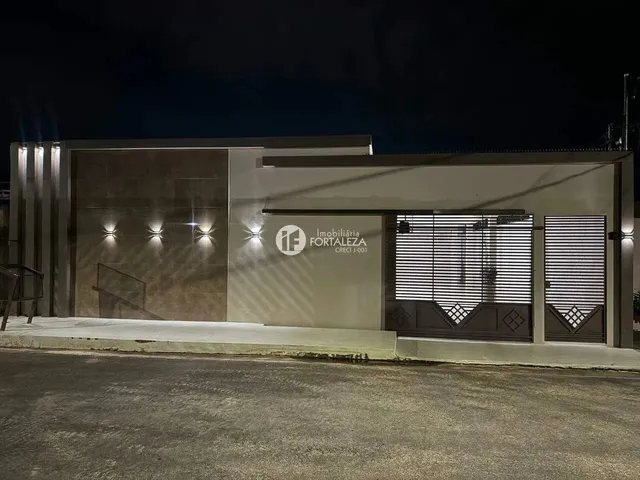 Imagem: A casa possui 5 Dormitórios, 2 Suítes, 5 Banheiros, 2