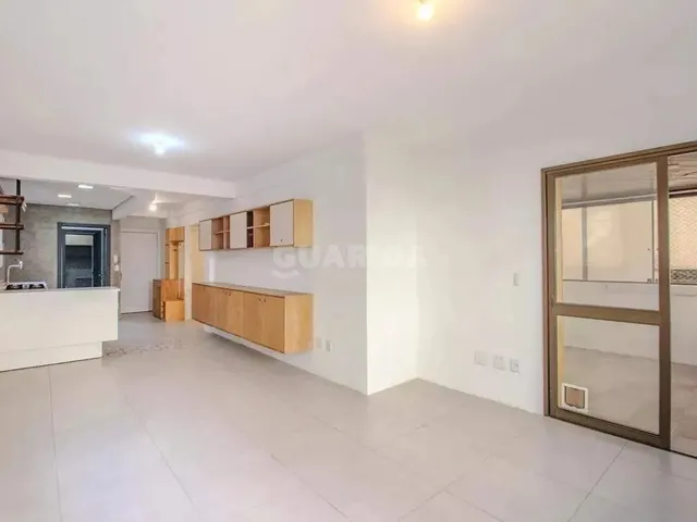 Imagem 8: Apartamento Reformado com 2 Dormitórios e 1 Vaga de Garagem em Localização