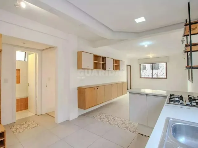 Imagem 3: Apartamento Reformado com 2 Dormitórios e 1 Vaga de Garagem em Localização