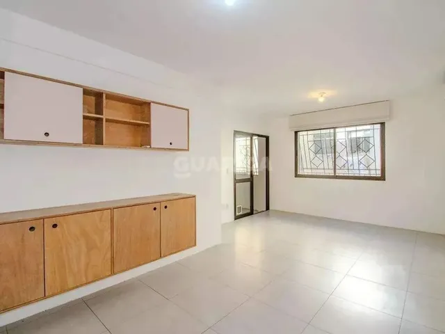 Imagem 5: Apartamento Reformado com 2 Dormitórios e 1 Vaga de Garagem em Localização
