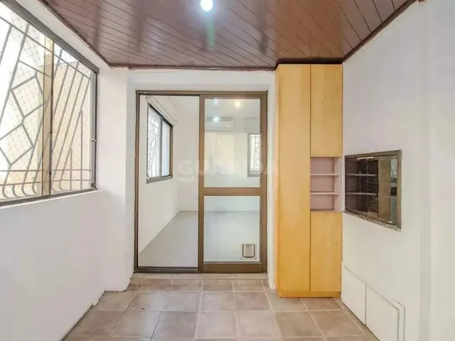 Imagem 9: Apartamento Reformado com 2 Dormitórios e 1 Vaga de Garagem em Localização