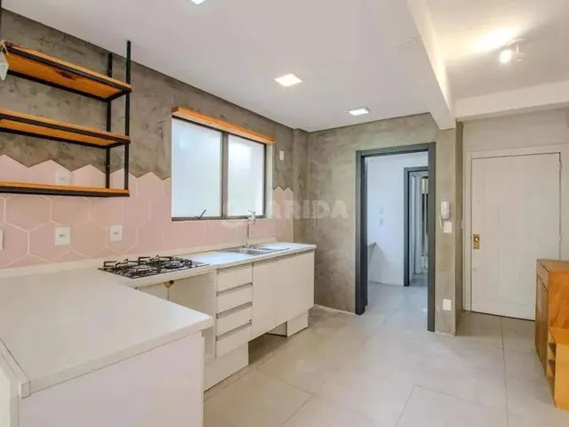 Imagem 12: Apartamento Reformado com 2 Dormitórios e 1 Vaga de Garagem em Localização