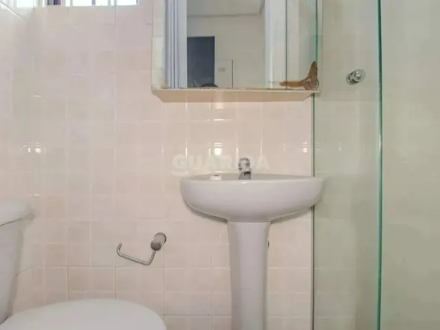 Imagem 13: Apartamento Reformado com 2 Dormitórios e 1 Vaga de Garagem em Localização