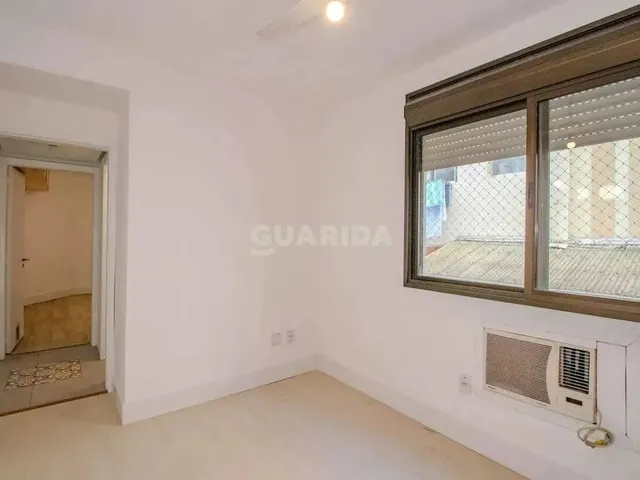 Imagem 2: Apartamento Reformado com 2 Dormitórios e 1 Vaga de Garagem em Localização