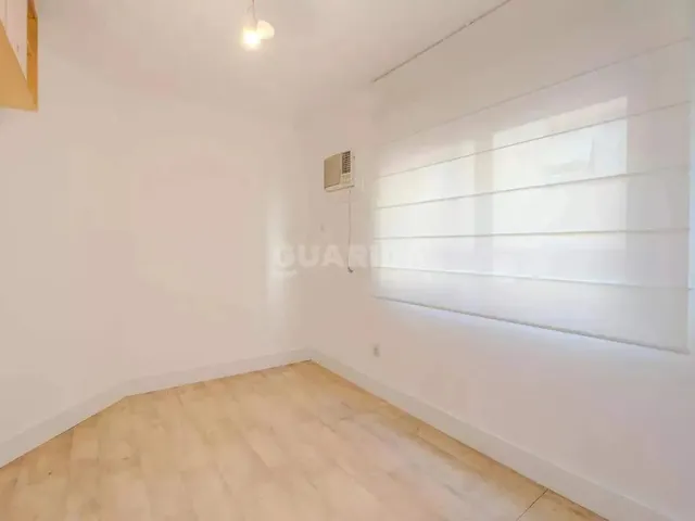 Imagem 11: Apartamento Reformado com 2 Dormitórios e 1 Vaga de Garagem em Localização