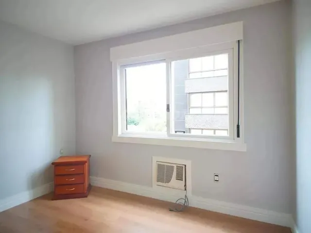 Imagem 7: Apartamento para Aluguel, 4 Quartos, 1 Suíte, 3 Vagas, Petrópolis - Porto Alegre/Rs