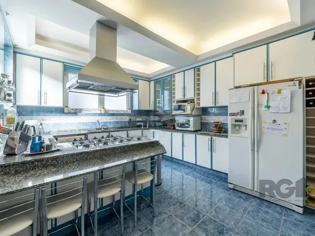 Imagem 8: Casa Residencial para Alugar no Bairro Petrópolis com 3 Dormitórios e 500 M²