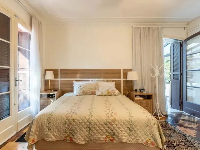 Imagem 9: Casa Residencial para Alugar no Bairro Petrópolis com 3 Dormitórios e 500 M²