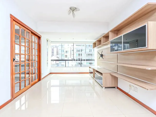 Imagem: O apartamento possui 2 Dormitórios, 1 Suíte, 3 Banheiros,