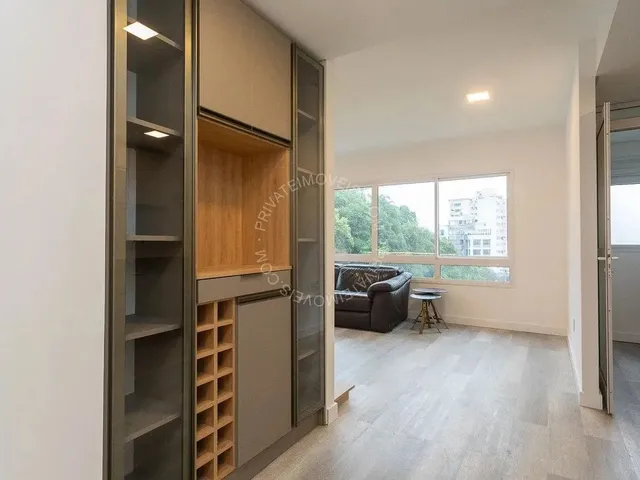 Imagem 11: Apartamento Semimobiliado para Alugar no Moinhos de Vento com 2 Quartos (2 Suítes