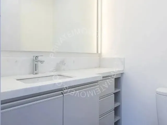 Imagem 12: Apartamento Semimobiliado para Alugar no Moinhos de Vento com 2 Quartos (2 Suítes