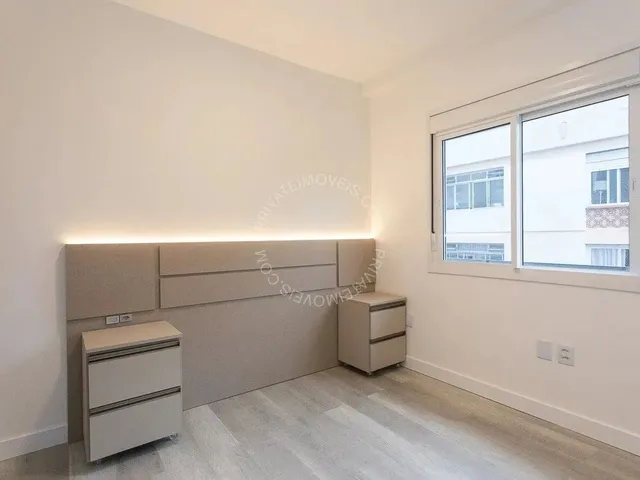 Imagem 2: Apartamento Semimobiliado para Alugar no Moinhos de Vento com 2 Quartos (2 Suítes
