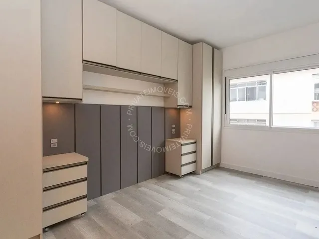 Imagem 8: Apartamento Semimobiliado para Alugar no Moinhos de Vento com 2 Quartos (2 Suítes