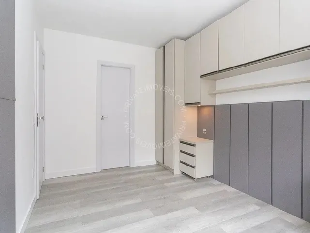 Imagem 13: Apartamento Semimobiliado para Alugar no Moinhos de Vento com 2 Quartos (2 Suítes