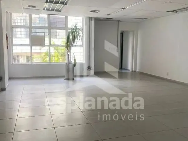 Imagem 7: Excelente Oportunidade para o Seu Negócio! Casa Comercial Ampla e Bem Localizada na Rua