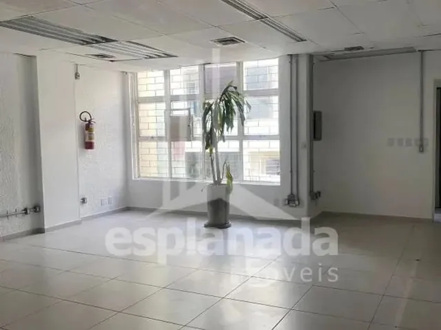 Imagem 3: Excelente Oportunidade para o Seu Negócio! Casa Comercial Ampla e Bem Localizada na Rua