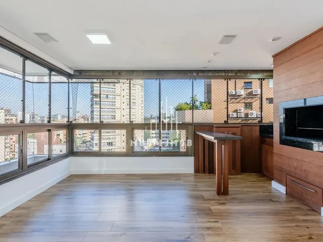 Imagem: O apartamento possui 4 Dormitórios, 1 Suíte, 4 Banheiros,