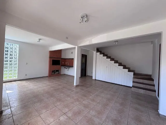 Imagem: Casa para Aluguel, 3 Quartos, 5 Vagas, Ingleses