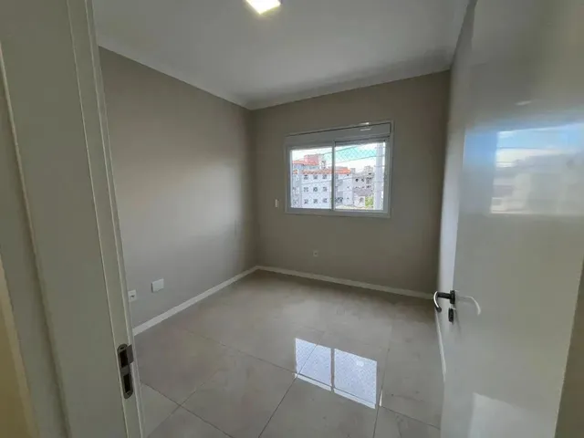 Imagem 14: Apartamento para Aluguel com 2 Dormitórios / 01 Suíte Próximo a Rua Principal da Praia