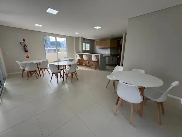 Imagem 7: Apartamento para Aluguel com 2 Dormitórios / 01 Suíte Próximo a Rua Principal da Praia