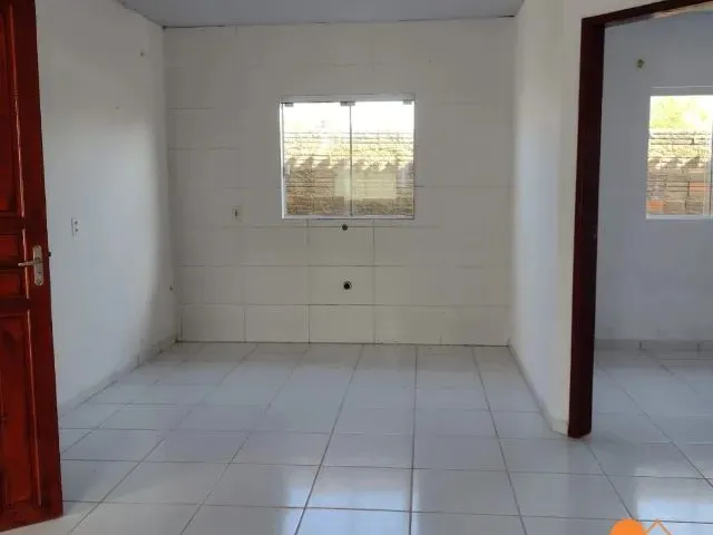 Imagem 2: Casa com Dois Dormitórios Disponível para Locação no Bairro Rio Vermelho