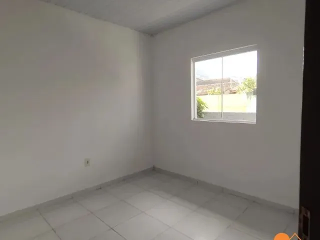 Imagem 3: Casa com Dois Dormitórios Disponível para Locação no Bairro Rio Vermelho