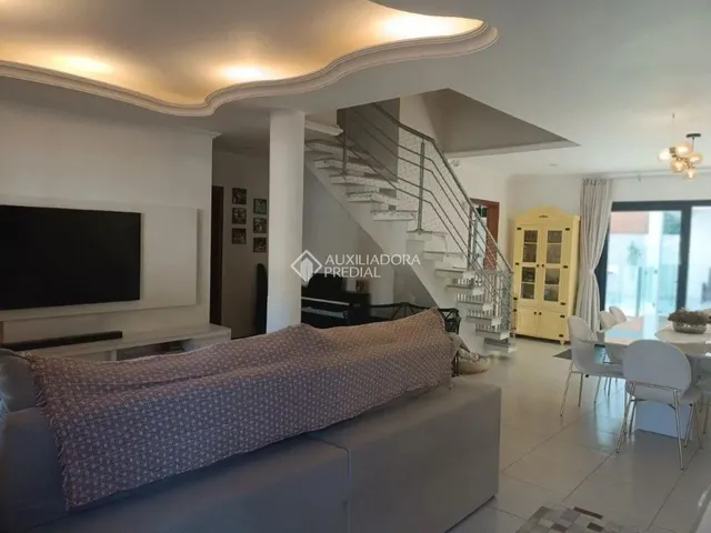 Imagem 14: Casa com 3 Quartos e 209M² À Venda em Daniela, Florianópolis 300 Metros da Praia