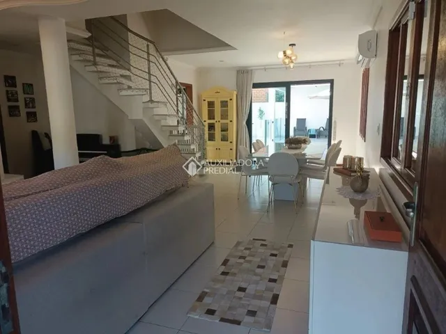 Imagem 6: Casa com 3 Quartos e 209M² À Venda em Daniela, Florianópolis 300 Metros da Praia