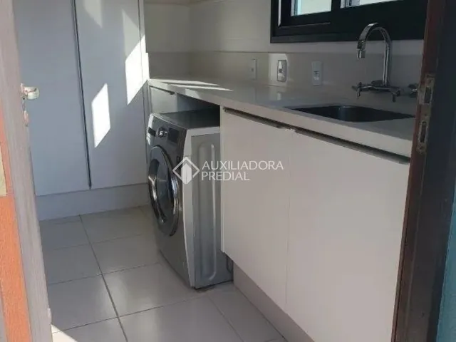 Imagem 2: Casa com 3 Quartos e 209M² À Venda em Daniela, Florianópolis 300 Metros da Praia