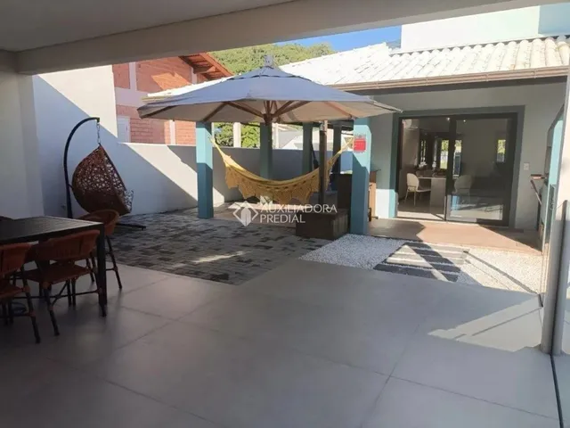 Imagem 4: Casa com 3 Quartos e 209M² À Venda em Daniela, Florianópolis 300 Metros da Praia