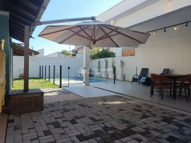 Imagem 3: Casa com 3 Quartos e 209M² À Venda em Daniela, Florianópolis 300 Metros da Praia