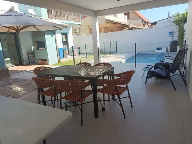 Imagem 9: Casa com 3 Quartos e 209M² À Venda em Daniela, Florianópolis 300 Metros da Praia