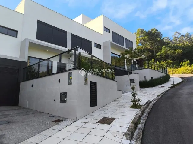 Imagem: Casa com 3 Suítes para Locação no Bairro